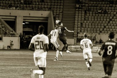 Odessa, Ukrayna - 3 Ağustos 2018: duygusal futbol taraftarları destek ekibi stadyumunda futbol kulübü Djurgardens Eğer İsveç oyun Uefa Avrupa Ligi oyun sırasında. Kalabalık futbol taraftarları Stadyumu futbol