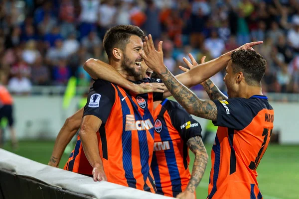 Odessa, Ukrayna - 15 Haziran 2017: Fc Dinamo (Kiev) gol gol ile Fc Shakhtar (Donetsk) sevinir. Futbolcular futbol oyunu zaferle sevinçle ve duygusal kutlamak