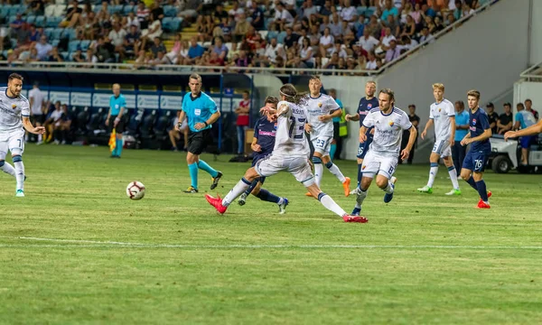 Odessa, Ukrayna - 3 Ağustos 2018: duygusal futbol taraftarları destek ekibi stadyumunda futbol kulübü Djurgardens Eğer İsveç oyun Uefa Avrupa Ligi oyun sırasında. Kalabalık futbol taraftarları Stadyumu futbol