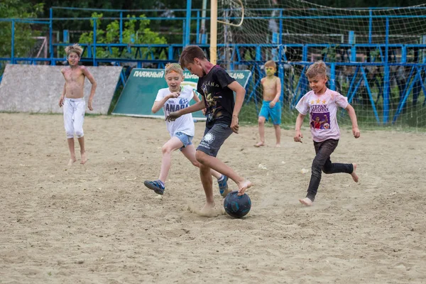 Krasnodar Rússia Maio 2018 Grupo Crianças Jogando Futebol Quintal Areia — Fotografia de Stock