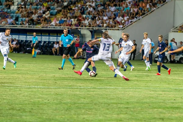 Odessa, Ukrayna - 3 Ağustos 2018: duygusal futbol taraftarları destek ekibi stadyumunda futbol kulübü Djurgardens Eğer İsveç oyun Uefa Avrupa Ligi oyun sırasında. Kalabalık futbol taraftarları Stadyumu futbol