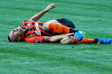 Odessa, Ukrayna - 14 Ağustos 2015: Fc Shakhtar Donetsk ve Fc Dnipro Dnipropetrovsk Ukrayna Kupası maçında top için kavga ediyorlar. Ayrıntı oyunun.