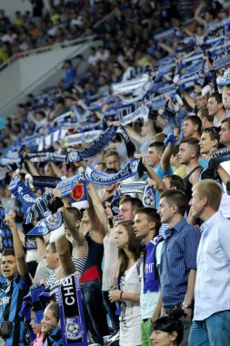 Odessa, Ukrayna - 10 Temmuz 2013: oyun alanı, 10 Temmuz 2013, Odessa, Ukrayna üzerinde oyun Shakhtar Donetsk ve Chernomorets sırasında duygusal futbolseverleri ultras ayaklandı