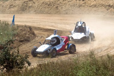 Odessa, Ukrayna - 29 Haziran: Ukrayna Kupası Şampiyonası motocross yarış pisti Zhivagova dağ, Odessa. Yetişkin biniciler ve çocuklar, 29 Haziran 2013 Odessa, Ukrayna