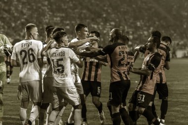 Odessa, Ukrayna - 21 Temmuz 2018: Ukrayna Super Kupası maç sırasında Fc Dinamo Kiev ve Shakhter Donetsk futbolcular kendi aralarında holigan kavga futbol sahasına düzenledi