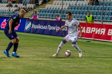 Odessa, Ukrayna - 3 Ağustos 2018: duygusal futbol taraftarları destek ekibi stadyumunda futbol kulübü Djurgardens Eğer İsveç oyun Uefa Avrupa Ligi oyun sırasında. Kalabalık futbol taraftarları Stadyumu futbol