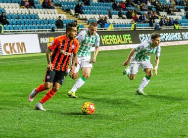 Odessa, Ukrayna - 3 Aralık 2015: Fc Karpaty ve Shakhtar Donetsk Ukrayna Kupası topu için Şampiyonlar Ligi mücadelede bir maçta. Ayrıntı oyunun.