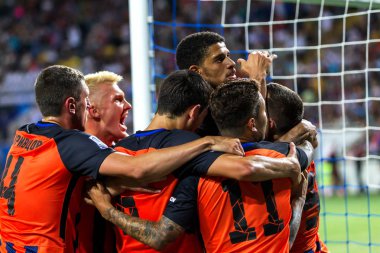 Odessa, Ukrayna - 15 Haziran 2017: Fc Dinamo (Kiev) gol gol ile Fc Shakhtar (Donetsk) sevinir. Futbolcular futbol oyunu zaferle sevinçle ve duygusal kutlamak
