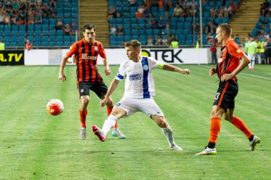 Odessa, Ukrayna - 14 Ağustos 2015: Fc Shakhtar Donetsk ve Fc Dnipro Dnipropetrovsk Ukrayna Kupası maçında top için kavga ediyorlar. Ayrıntı oyunun.