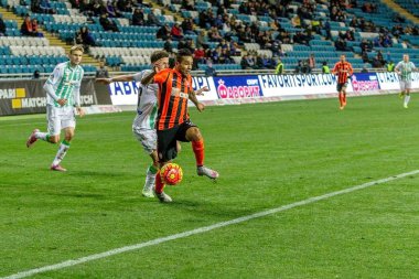 Odessa, Ukrayna - 3 Aralık 2015: Fc Karpaty ve Shakhtar Donetsk Ukrayna Kupası topu için Şampiyonlar Ligi mücadelede bir maçta. Ayrıntı oyunun.