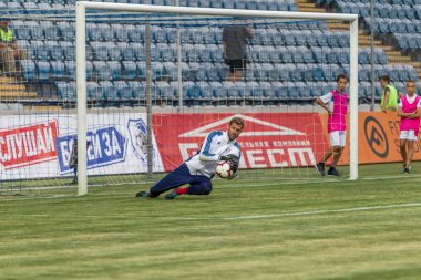 Odessa, Ukrayna - 3 Ağustos 2018: Futbolcular, Fc Djurgardens Eğer İsveç Melkemichel özcan sırasında oyun Uefa Avrupa Ligi 2018 Fc Mariupol (Ukrayna) ile futbol sahada. Futbol oyuncular Tren