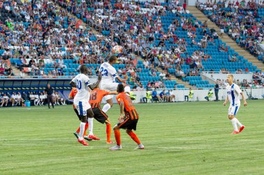 Odessa, Ukrayna - 14 Ağustos 2015: Fc Shakhtar Donetsk ve Fc Dnipro Dnipropetrovsk Ukrayna Kupası maçında top için kavga ediyorlar. Ayrıntı oyunun.