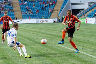 Odessa, Ukrayna - 14 Ağustos 2015: Fc Shakhtar Donetsk ve Fc Dnipro Dnipropetrovsk Ukrayna Kupası maçında top için kavga ediyorlar. Ayrıntı oyunun.