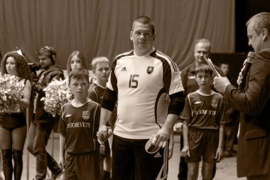 Odessa, Ukrayna - 12 Nisan 2016: Dünya Kupası play-off maçı Ukrayna - Slovakiya. Futsal oynuyor. Modern Bahçesi kapsayan spor salonu büyük sahnede mini futbol