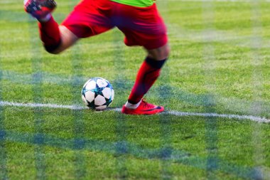 Odessa, Ukrayna-17 March2018: Ukrayna Premier Ligi takımları arasında futbol maçı Şampiyonlar Chernomorets (Odessa) ve çelik. Açılış Şampiyonası, beraberlik, geçit töreni, tekme kapıdan