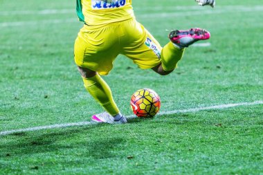 Odessa, Ukrayna - 3 Aralık 2015: Fc Karpaty ve Shakhtar Donetsk Ukrayna Kupası topu için Şampiyonlar Ligi mücadelede bir maçta. Ayrıntı oyunun.