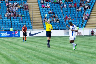 Odessa, Ukrayna - 14 Ağustos 2015: Fc Shakhtar Donetsk ve Fc Dnipro Dnipropetrovsk Ukrayna Kupası maçında top için kavga ediyorlar. Ayrıntı oyunun.