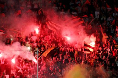Odessa, Ukrayna - 10 Temmuz 2013: duygusal ultras futbolseverleri sırasında oyun Shakhtar Donetsk ve Chernomorets, 10 Temmuz 2013, Odessa, Ukrayna