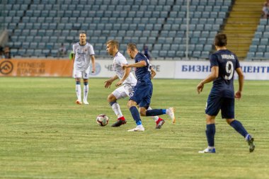 Odessa, Ukrayna - 3 Ağustos 2018: duygusal futbol taraftarları destek ekibi stadyumunda futbol kulübü Djurgardens Eğer İsveç oyun Uefa Avrupa Ligi oyun sırasında. Kalabalık futbol taraftarları Stadyumu futbol