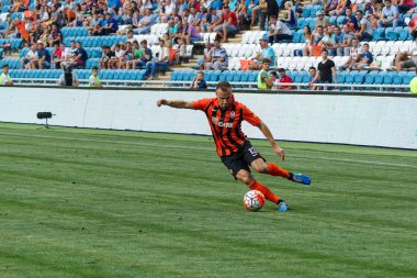 Odessa, Ukrayna - 14 Ağustos 2015: Fc Shakhtar Donetsk ve Fc Dnipro Dnipropetrovsk Ukrayna Kupası maçında top için kavga ediyorlar. Ayrıntı oyunun.