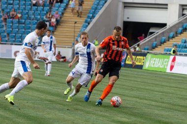 Odessa, Ukrayna - 14 Ağustos 2015: Fc Shakhtar Donetsk ve Fc Dnipro Dnipropetrovsk Ukrayna Kupası maçında top için kavga ediyorlar. Ayrıntı oyunun.