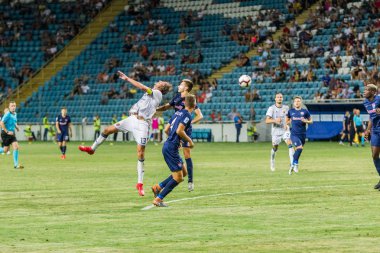 Odessa, Ukrayna - 3 Ağustos 2018: duygusal futbol taraftarları destek ekibi stadyumunda futbol kulübü Djurgardens Eğer İsveç oyun Uefa Avrupa Ligi oyun sırasında. Kalabalık futbol taraftarları Stadyumu futbol