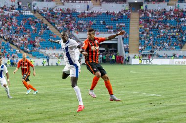 Odessa, Ukrayna - 14 Ağustos 2015: Fc Shakhtar Donetsk ve Fc Dnipro Dnipropetrovsk Ukrayna Kupası maçında top için kavga ediyorlar. Ayrıntı oyunun.