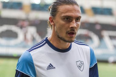 Odessa, Ukrayna - 3 Ağustos 2018: Futbolcular, Fc Djurgardens Eğer İsveç Melkemichel özcan sırasında oyun Uefa Avrupa Ligi 2018 Fc Mariupol (Ukrayna) ile futbol sahada. Futbol oyuncular Tren