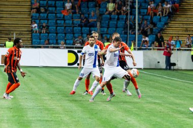 Odessa, Ukrayna - 14 Ağustos 2015: Fc Shakhtar Donetsk ve Fc Dnipro Dnipropetrovsk Ukrayna Kupası maçında top için kavga ediyorlar. Ayrıntı oyunun.