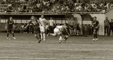 Odessa, Ukrayna - 3 Ağustos 2018: duygusal futbol taraftarları destek ekibi stadyumunda futbol kulübü Djurgardens Eğer İsveç oyun Uefa Avrupa Ligi oyun sırasında. Kalabalık futbol taraftarları Stadyumu futbol