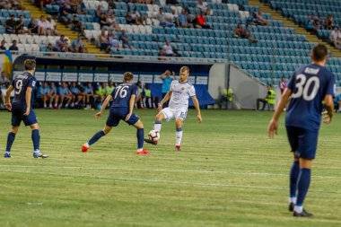 Odessa, Ukrayna - 3 Ağustos 2018: duygusal futbol taraftarları destek ekibi stadyumunda futbol kulübü Djurgardens Eğer İsveç oyun Uefa Avrupa Ligi oyun sırasında. Kalabalık futbol taraftarları Stadyumu futbol