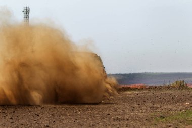 Odessa, Ukrayna - 17 Nisan 2016: Üzerinde bir mini ralli Kupası Limanov Severin güneşli bir gün pitoresk bozkır alanı'nda Ukrayna Şampiyonası