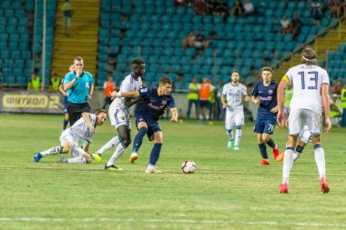 Odessa, Ukrayna - 3 Ağustos 2018: duygusal futbol taraftarları destek ekibi stadyumunda futbol kulübü Djurgardens Eğer İsveç oyun Uefa Avrupa Ligi oyun sırasında. Kalabalık futbol taraftarları Stadyumu futbol