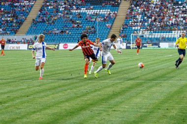 Odessa, Ukrayna - 14 Ağustos 2015: Fc Shakhtar Donetsk ve Fc Dnipro Dnipropetrovsk Ukrayna Kupası maçında top için kavga ediyorlar. Ayrıntı oyunun.