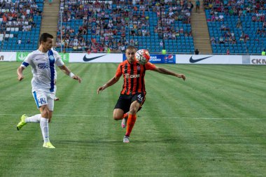 Odessa, Ukrayna - 14 Ağustos 2015: Fc Shakhtar Donetsk ve Fc Dnipro Dnipropetrovsk Ukrayna Kupası maçında top için kavga ediyorlar. Ayrıntı oyunun.