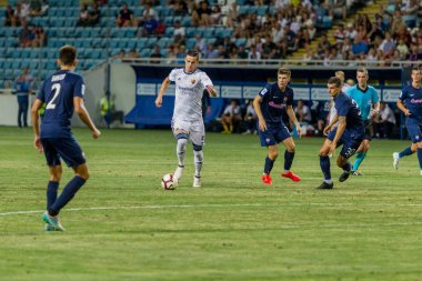 Odessa, Ukrayna - 3 Ağustos 2018: duygusal futbol taraftarları destek ekibi stadyumunda futbol kulübü Djurgardens Eğer İsveç oyun Uefa Avrupa Ligi oyun sırasında. Kalabalık futbol taraftarları Stadyumu futbol