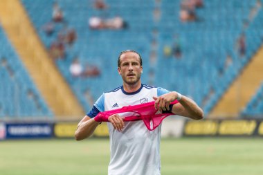 Odessa, Ukrayna - 3 Ağustos 2018: Futbolcular, Fc Djurgardens Eğer İsveç Melkemichel özcan sırasında oyun Uefa Avrupa Ligi 2018 Fc Mariupol (Ukrayna) ile futbol sahada. Futbol oyuncular Tren
