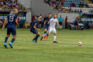 Odessa, Ukrayna - 3 Ağustos 2018: duygusal futbol taraftarları destek ekibi stadyumunda futbol kulübü Djurgardens Eğer İsveç oyun Uefa Avrupa Ligi oyun sırasında. Kalabalık futbol taraftarları Stadyumu futbol