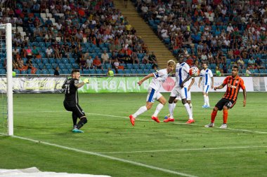 Odessa, Ukrayna - 14 Ağustos 2015: Fc Shakhtar Donetsk ve Fc Dnipro Dnipropetrovsk Ukrayna Kupası maçında top için kavga ediyorlar. Ayrıntı oyunun.