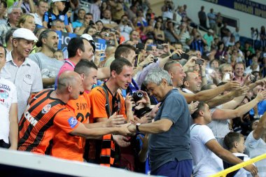 Odessa, Ukrayna - 10 Temmuz 2013: Bay Mircea Lucescu ve duygusal futbol taraftarları sırasında oyun Shakhtar Donetsk ve Chernomorets, 10 Temmuz 2013, Odessa, Ukrayna