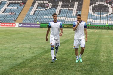 Odessa, Ukrayna - 3 Ağustos 2018: Futbolcular, Fc Djurgardens Eğer İsveç Melkemichel özcan sırasında oyun Uefa Avrupa Ligi 2018 Fc Mariupol (Ukrayna) ile futbol sahada. Futbol oyuncular Tren