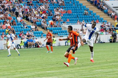 Odessa, Ukrayna - 14 Ağustos 2015: Fc Shakhtar Donetsk ve Fc Dnipro Dnipropetrovsk Ukrayna Kupası maçında top için kavga ediyorlar. Ayrıntı oyunun.