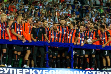 Odessa, Ukrayna - 15 Haziran 2017: Super Bowl Foxtrot. Shakhtar (Donetsk) - Dinamo (Kiev). Şampiyonlar Shakhtar, zafer sevinirler ve ödüllendirici kazandı - ödül Kupası