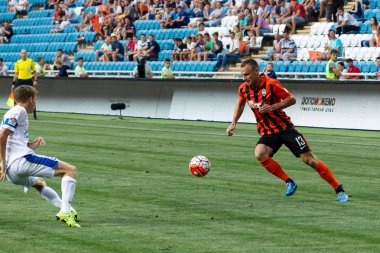 Odessa, Ukrayna - 14 Ağustos 2015: Fc Shakhtar Donetsk ve Fc Dnipro Dnipropetrovsk Ukrayna Kupası maçında top için kavga ediyorlar. Ayrıntı oyunun.