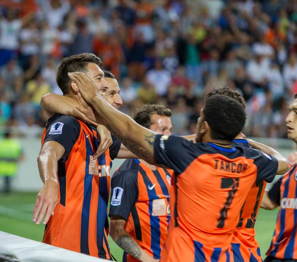 Odessa, Ukrayna - 15 Haziran 2017: Fc Dinamo (Kiev) gol gol ile Fc Shakhtar (Donetsk) sevinir. Futbolcular futbol oyunu zaferle sevinçle ve duygusal kutlamak