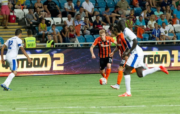 Odessa, Ukrayna - 14 Ağustos 2015: Fc Shakhtar Donetsk ve Fc Dnipro Dnipropetrovsk Ukrayna Kupası maçında top için kavga ediyorlar. Ayrıntı oyunun.