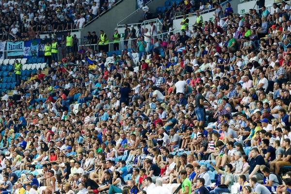 Odessa Ukraina Augusti 2015 Fotboll Fläktar Och Åskådare Läktaren Stadion — Stockfoto