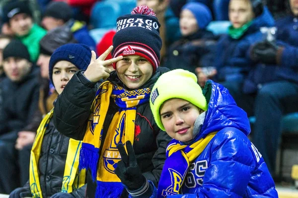 Odessa Ukraina Mars 2016 Fotbollsfans Och Åskådare Bestånd Stadium Känslomässigt — Stockfoto