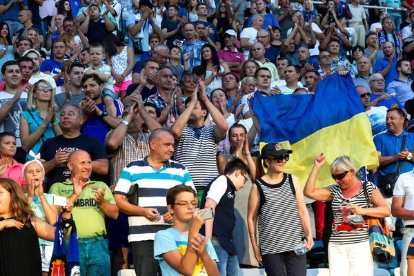 Οδησσός Ουκρανία Αύγουστος 2015 Ποδόσφαιρο Οπαδούς Και Τους Θεατές Στις — Φωτογραφία Αρχείου