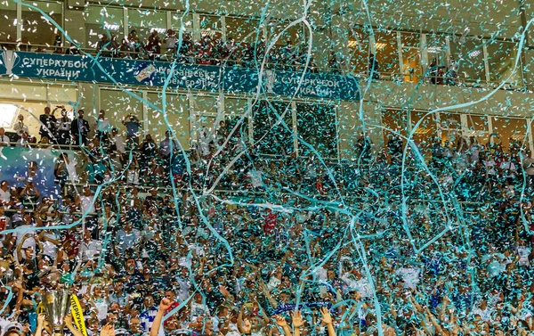 乌克兰敖德萨 2018年7月21日 发电机玩家庆祝乌克兰超级杯比赛的胜利 足球运动员庆祝胜利并奖励奖杯 — 图库照片